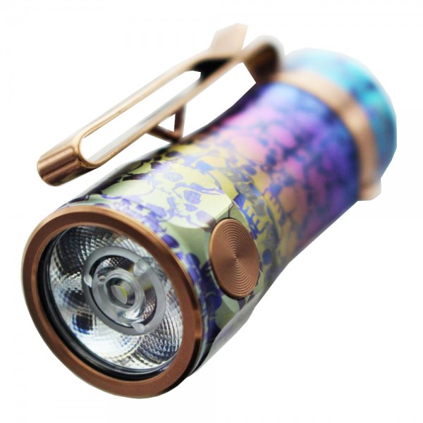 Fenix E16 Ti Titan LED-zaklamp, kleur fantoomblauw met Li-ionbatterij en micro-USB-oplaadkabel